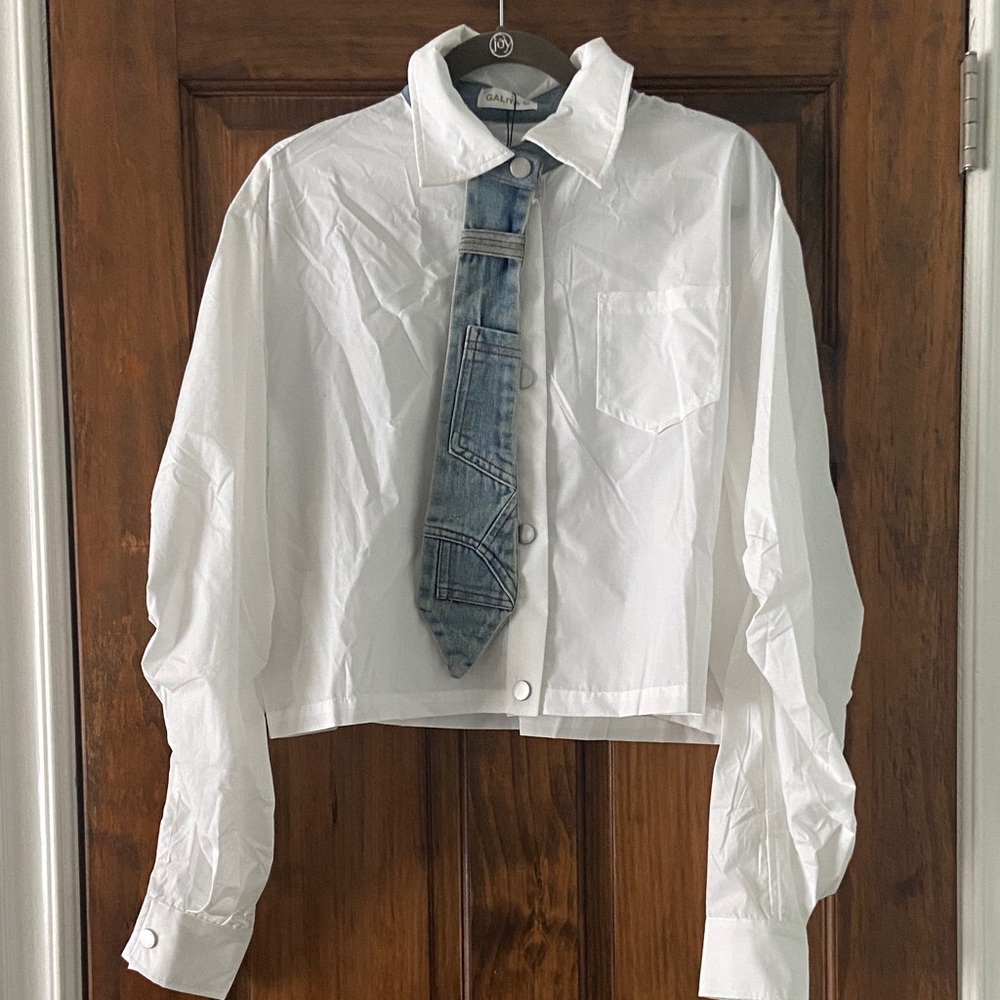 GALITA White Button-Down Shirt with Denim Tie Accent.  Brand New (Size Large)